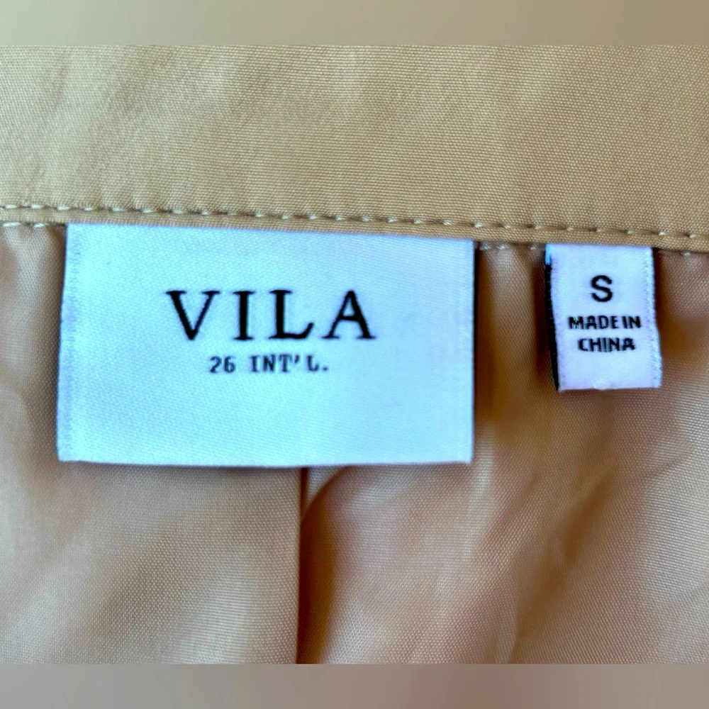 NWOT VILA sS short trench/rain coat Double breasted Pit-pit=about 20.5” - Picture 4 of 5